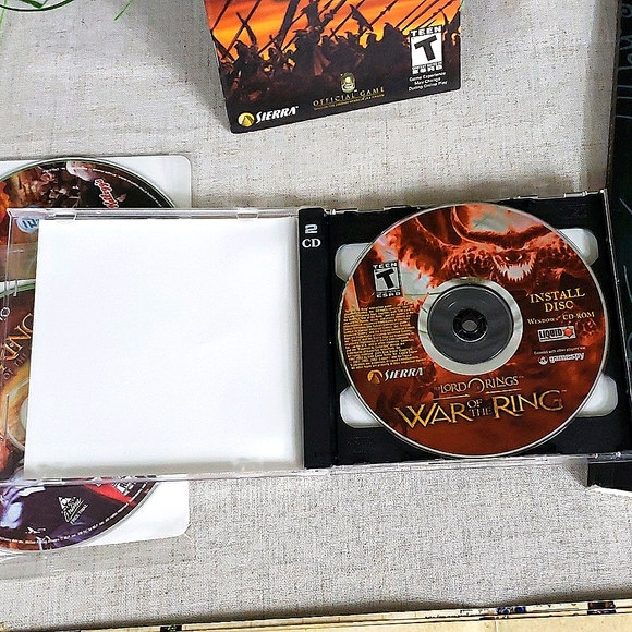 PC Lord of the Rings War of the Ring Game Bundle w/ 2 Strategy Guides - Picture 2 of 4